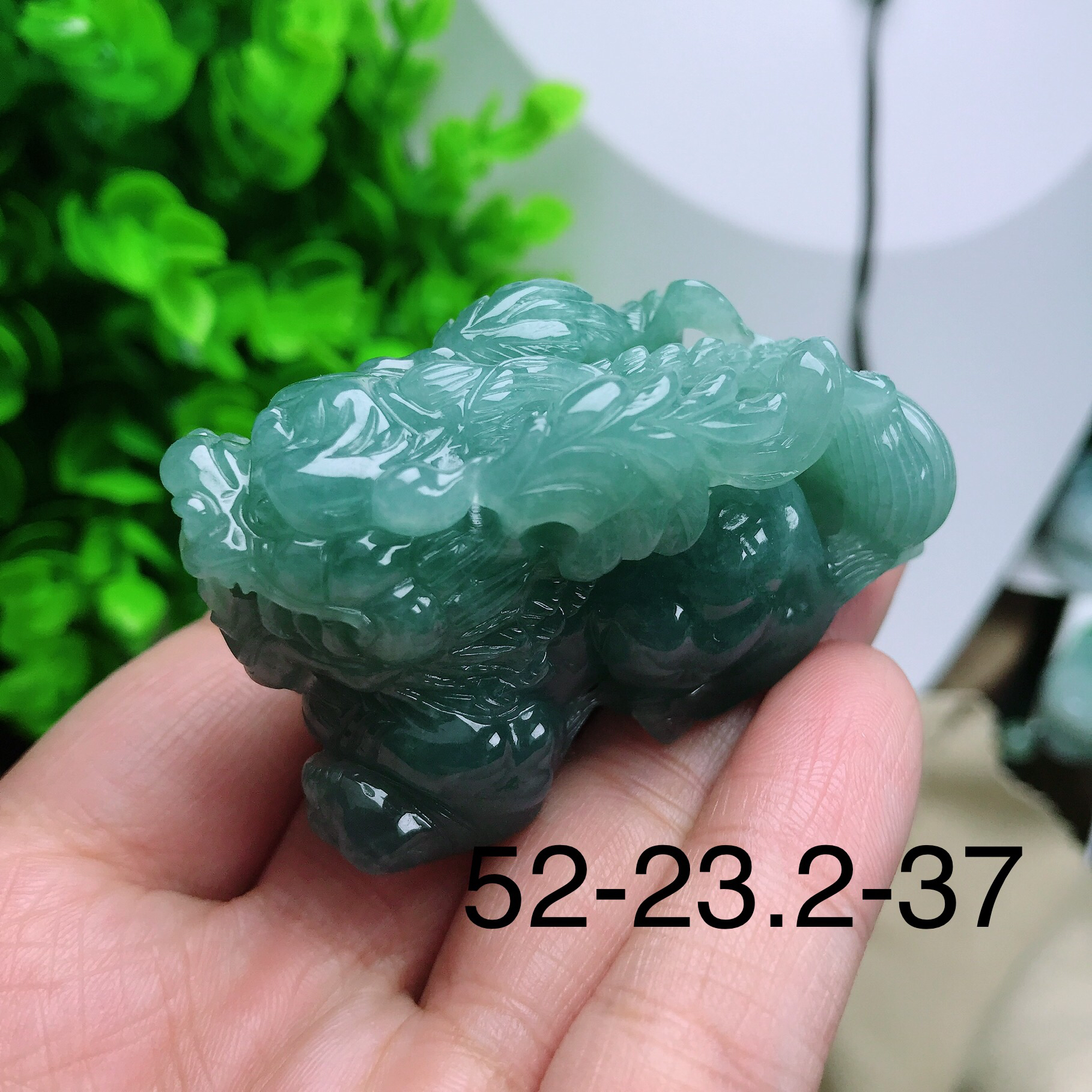 翡翠A货冰润满绿飞天貔貅吊坠