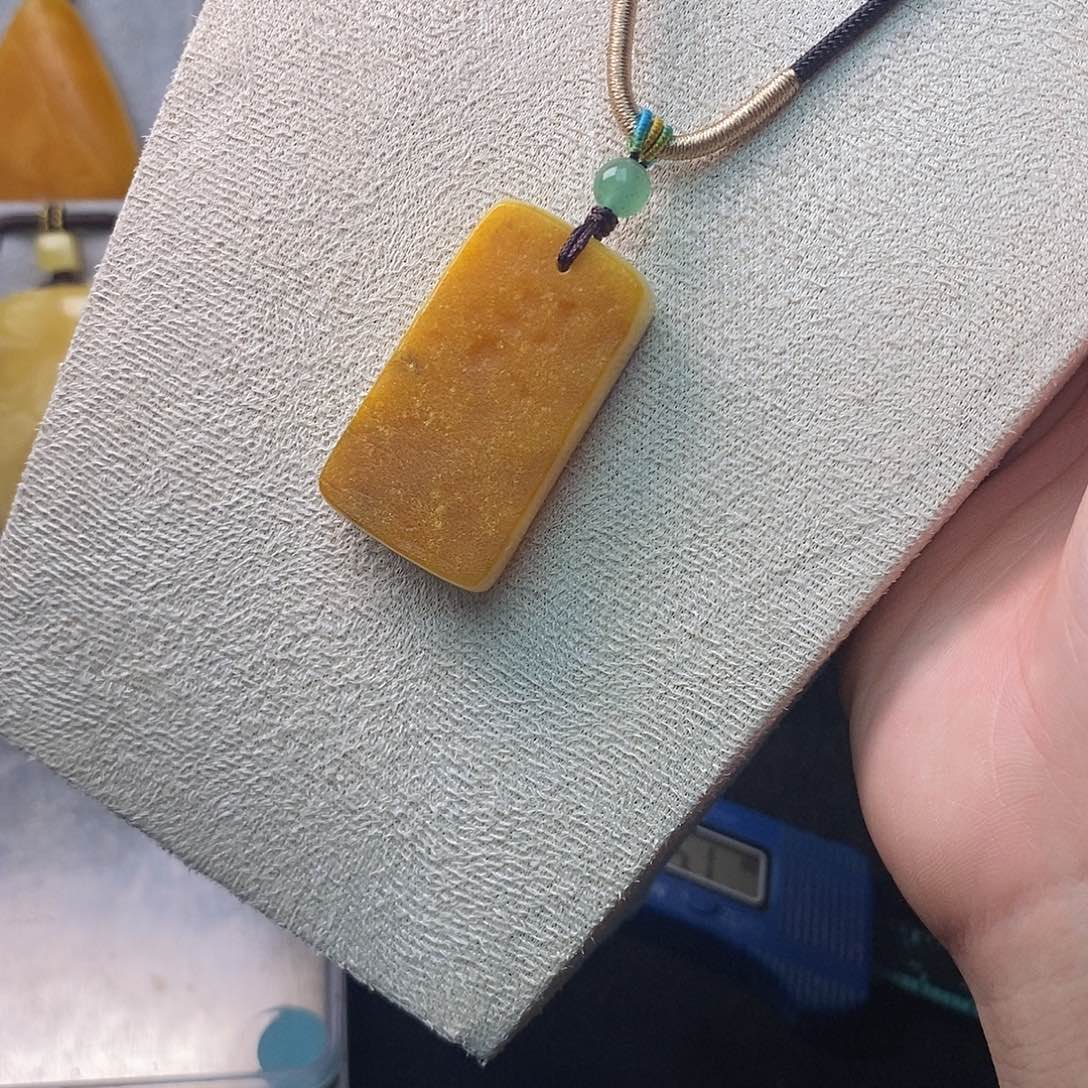 未镶嵌琥珀珠宝奇石