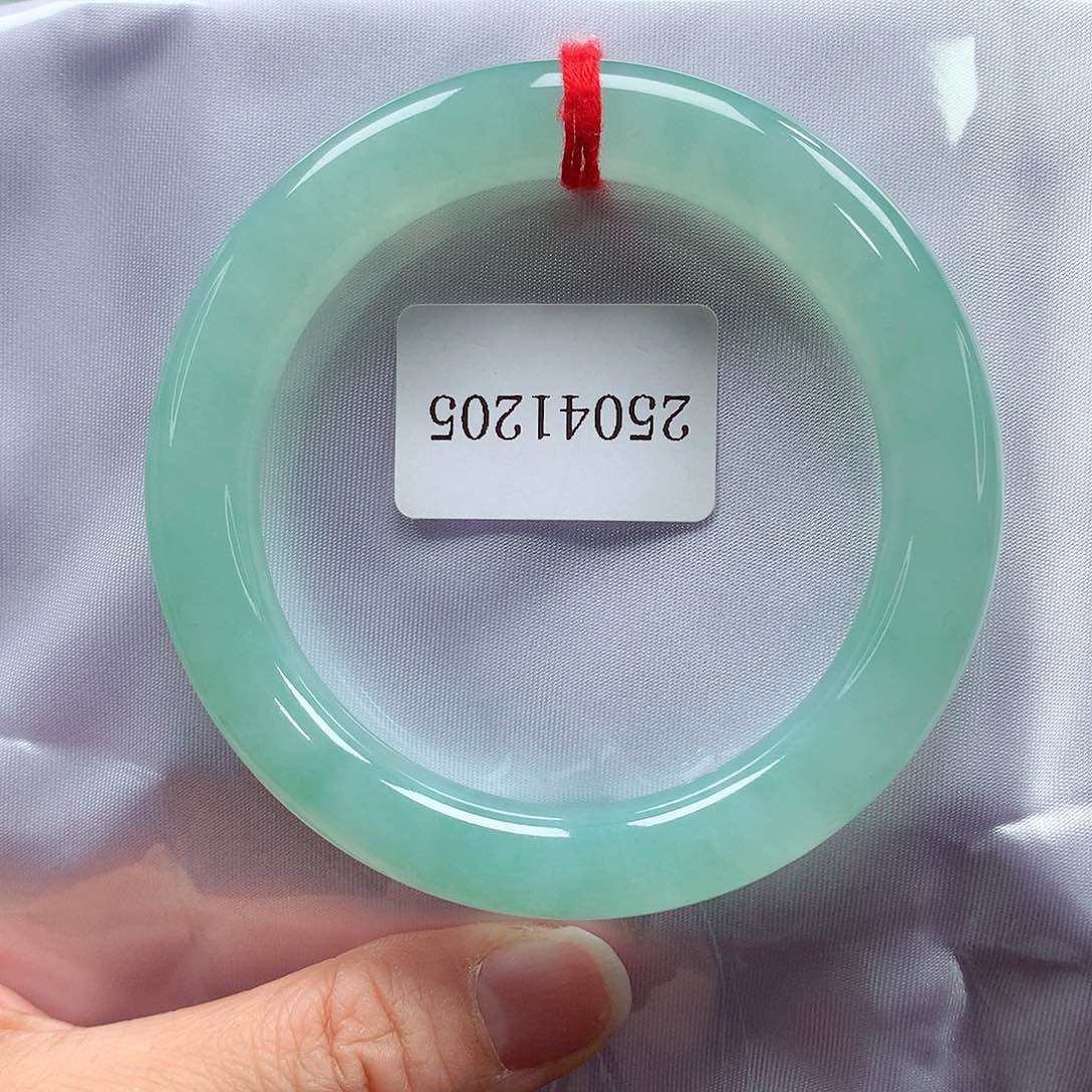 翡翠手镯（圆镯）未镶嵌天然A货翡翠手镯，75号