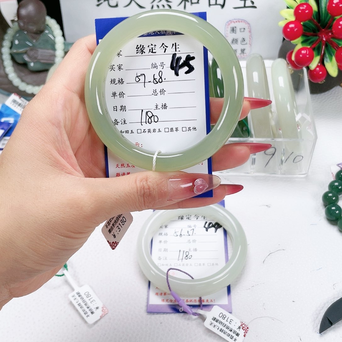 和田玉手镯未镶嵌