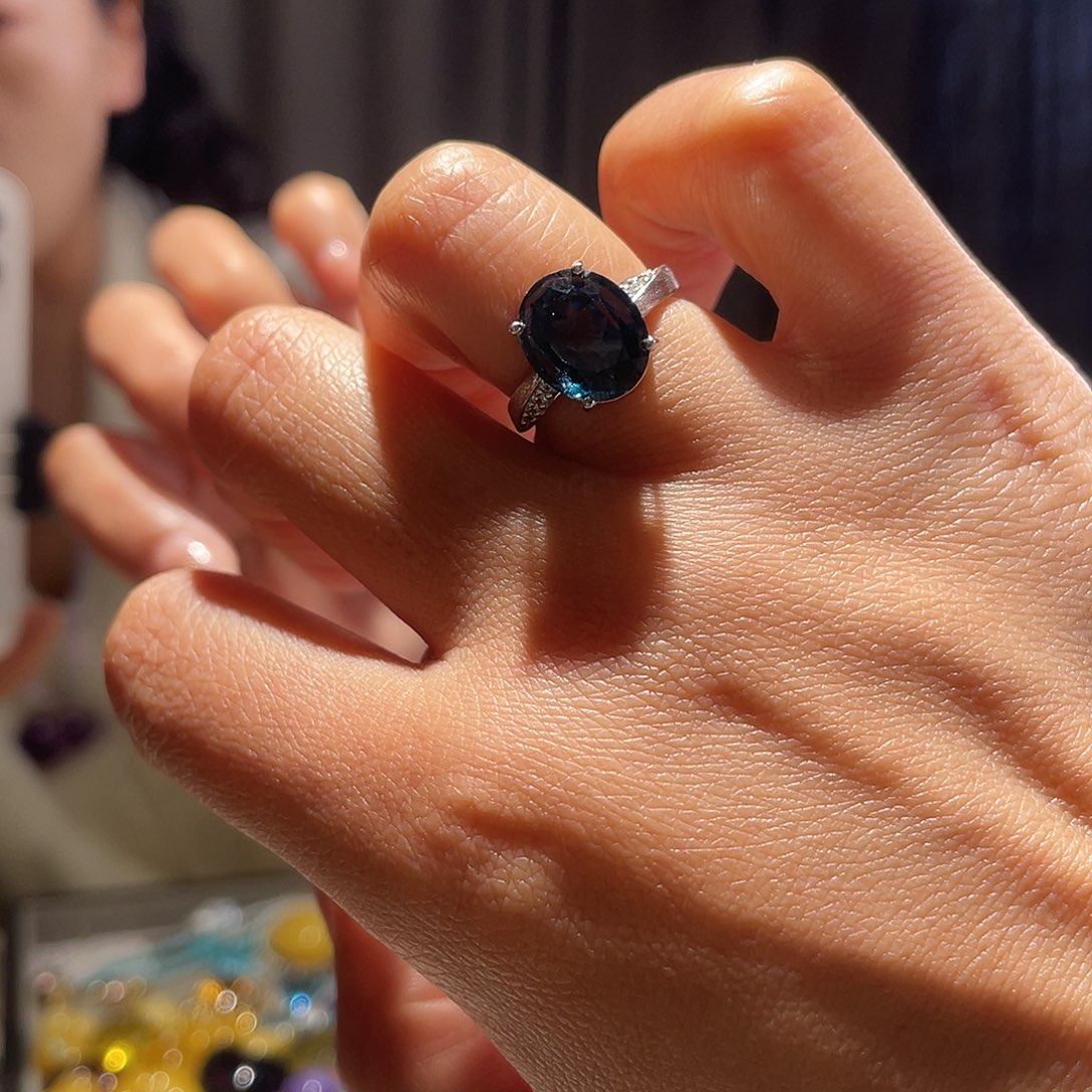 银S925镶嵌戒指托帕石大气款