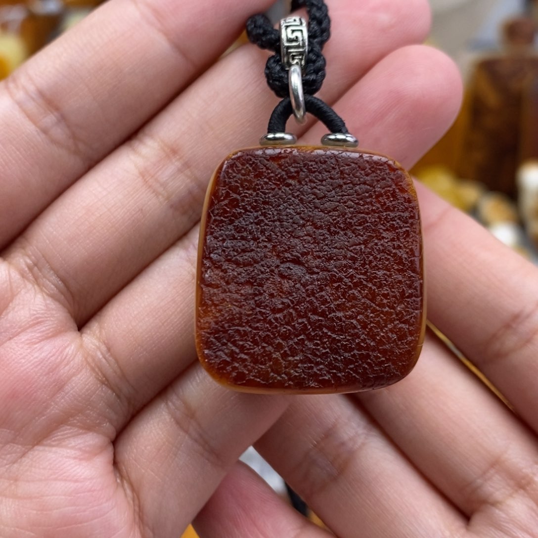 琥珀吊坠(赠链)未镶嵌