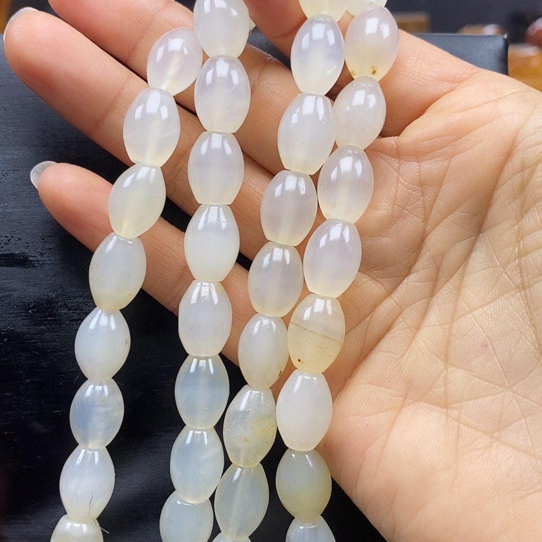 石英质玉（黄龙玉）颈饰未镶嵌