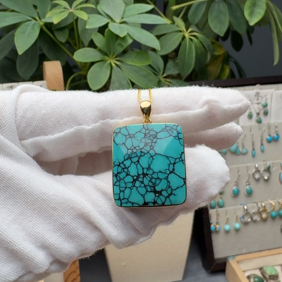 绿松石18K金镶嵌颈饰吊坠