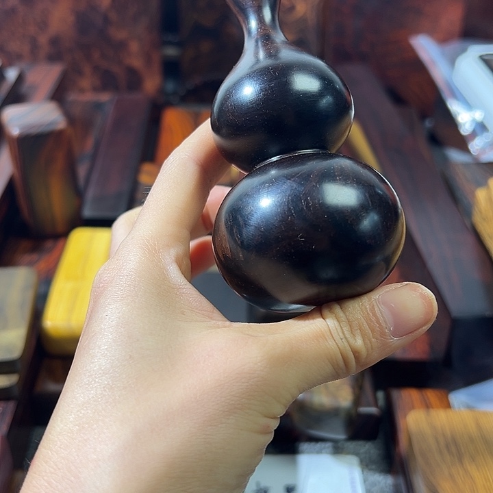 洒***光大叶紫檀葫芦一个