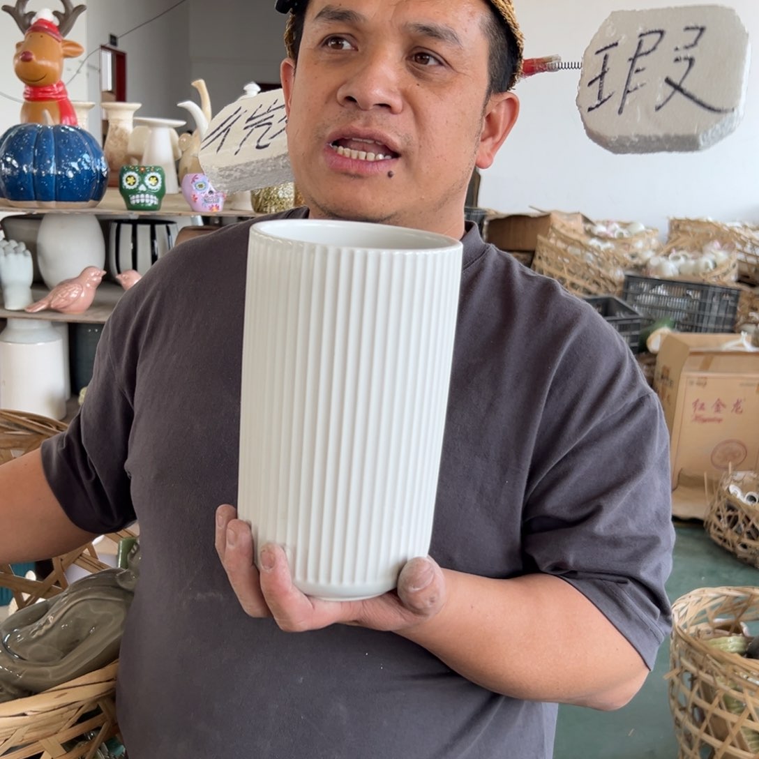 摆件21 号高中低温陶瓷瓶（部分微瑕）