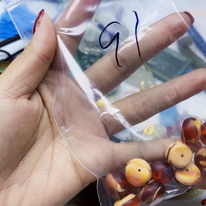 董***孩和田玉（糖玉）未镶嵌珠宝半成品