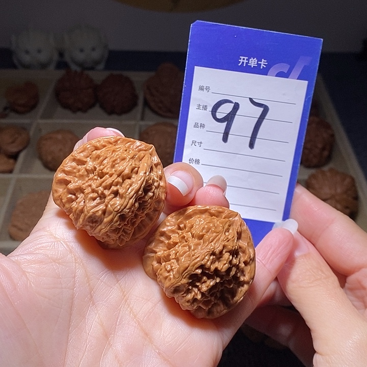 文玩核桃把件三角白38左右