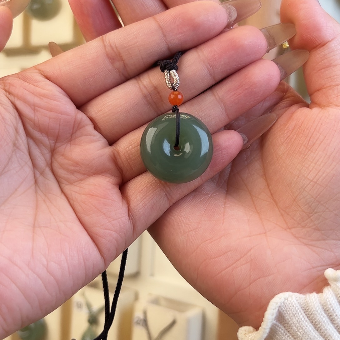 一***ა和田玉未镶嵌吊坠(赠链)