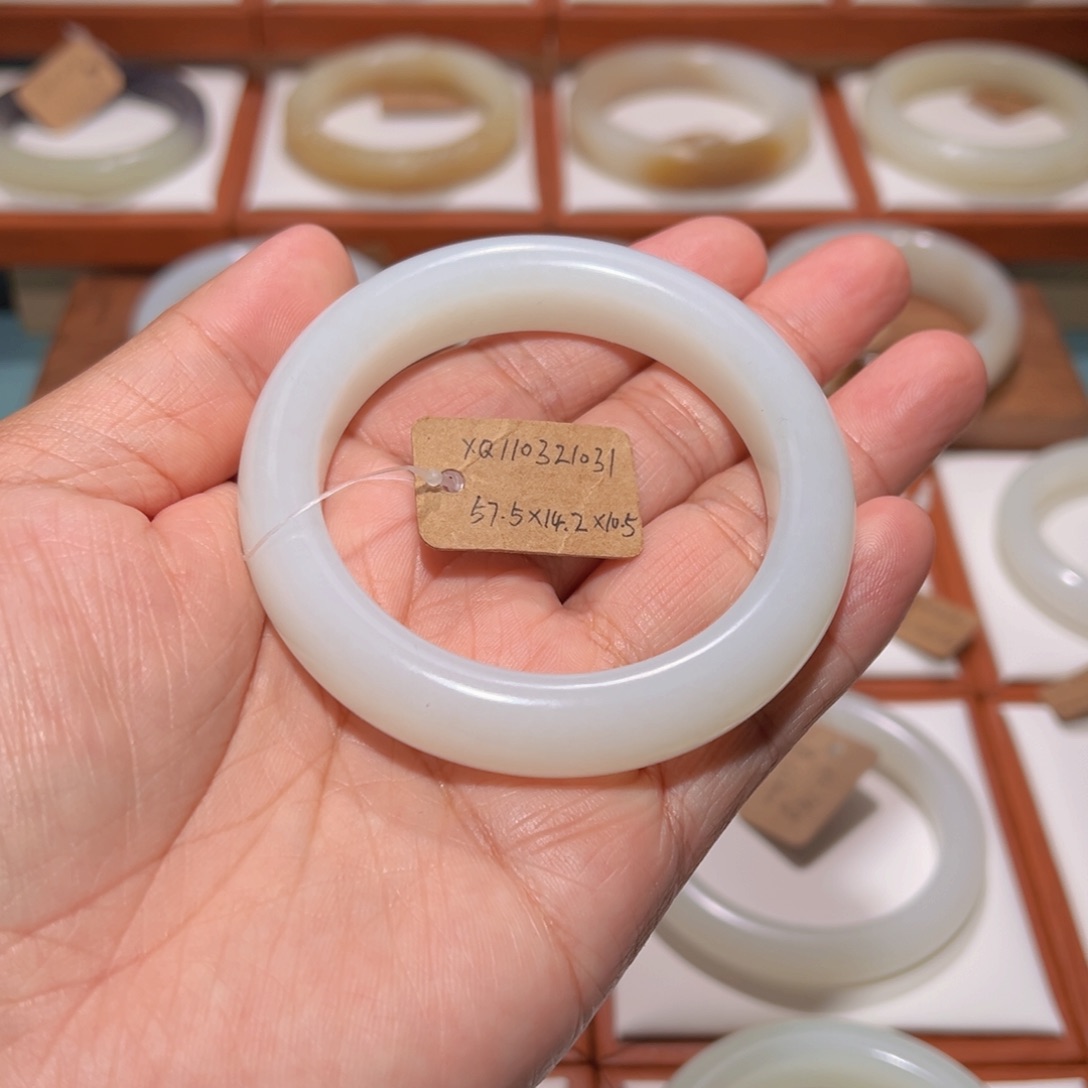 和田玉手镯未镶嵌昀*昀