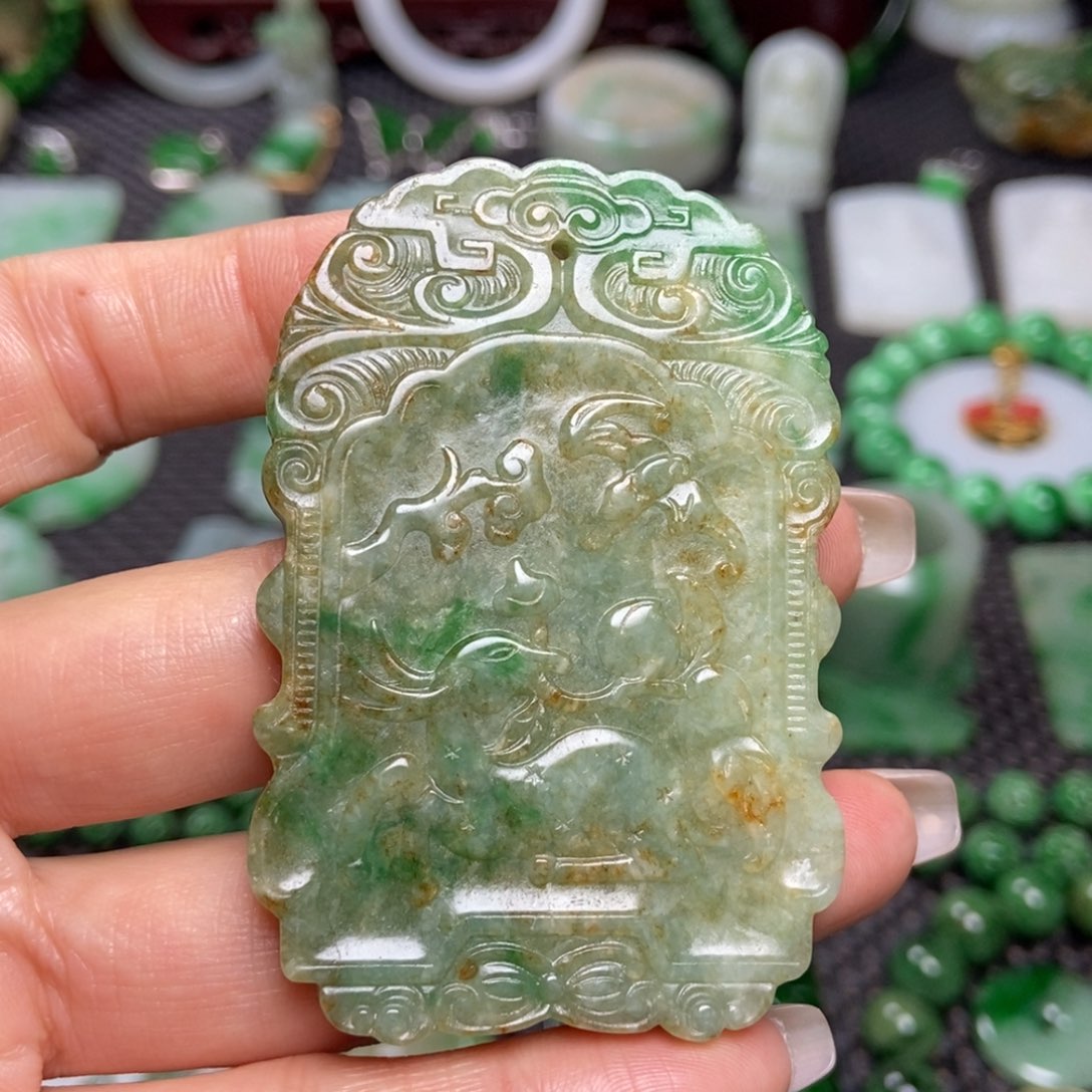 翡翠未镶嵌挂件清