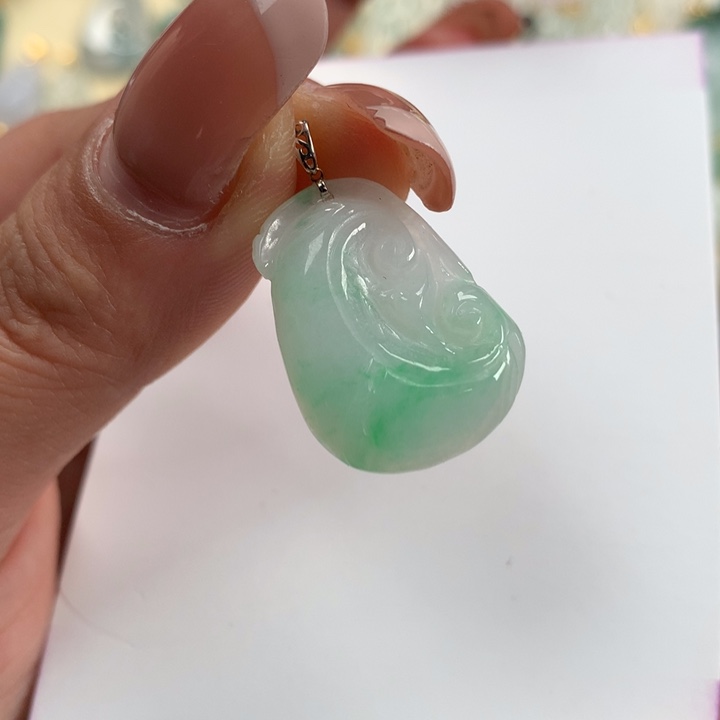 翡翠颈饰18K金镶嵌白底青