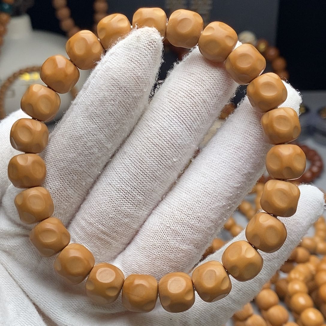 文玩核桃吊坠奶酪