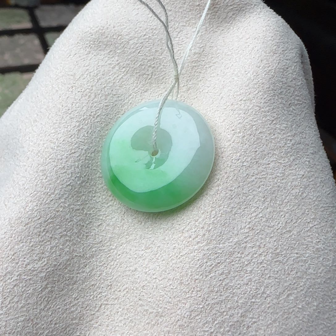 翡翠颈饰未镶嵌平安扣