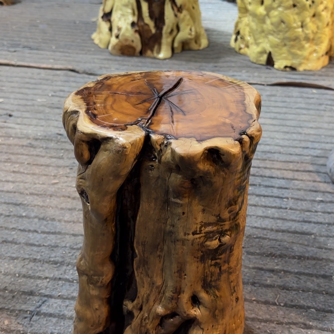 行***下龙纹鸡心枣木手工艺品 