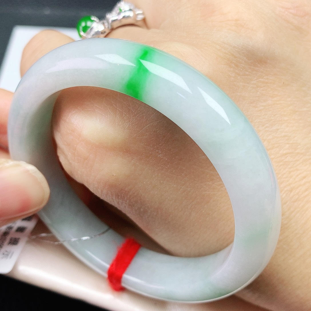 翡翠手镯未镶嵌52圈