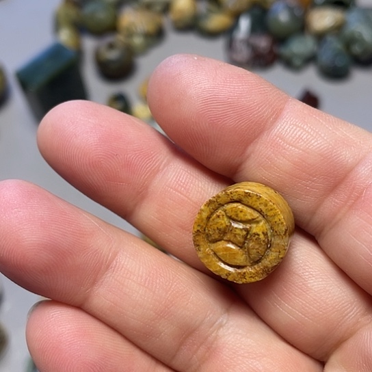 思***杨岫岩河磨玉（透闪石质玉）未镶嵌挂件