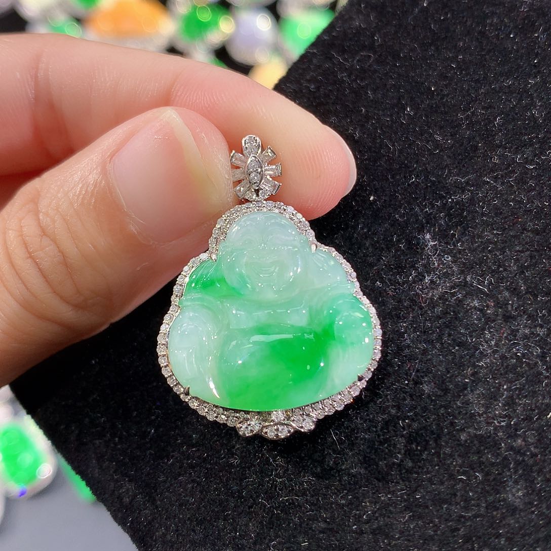 翡翠18K金镶嵌颈饰