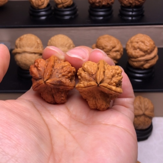 文玩核桃把件金蟾塔三楞25