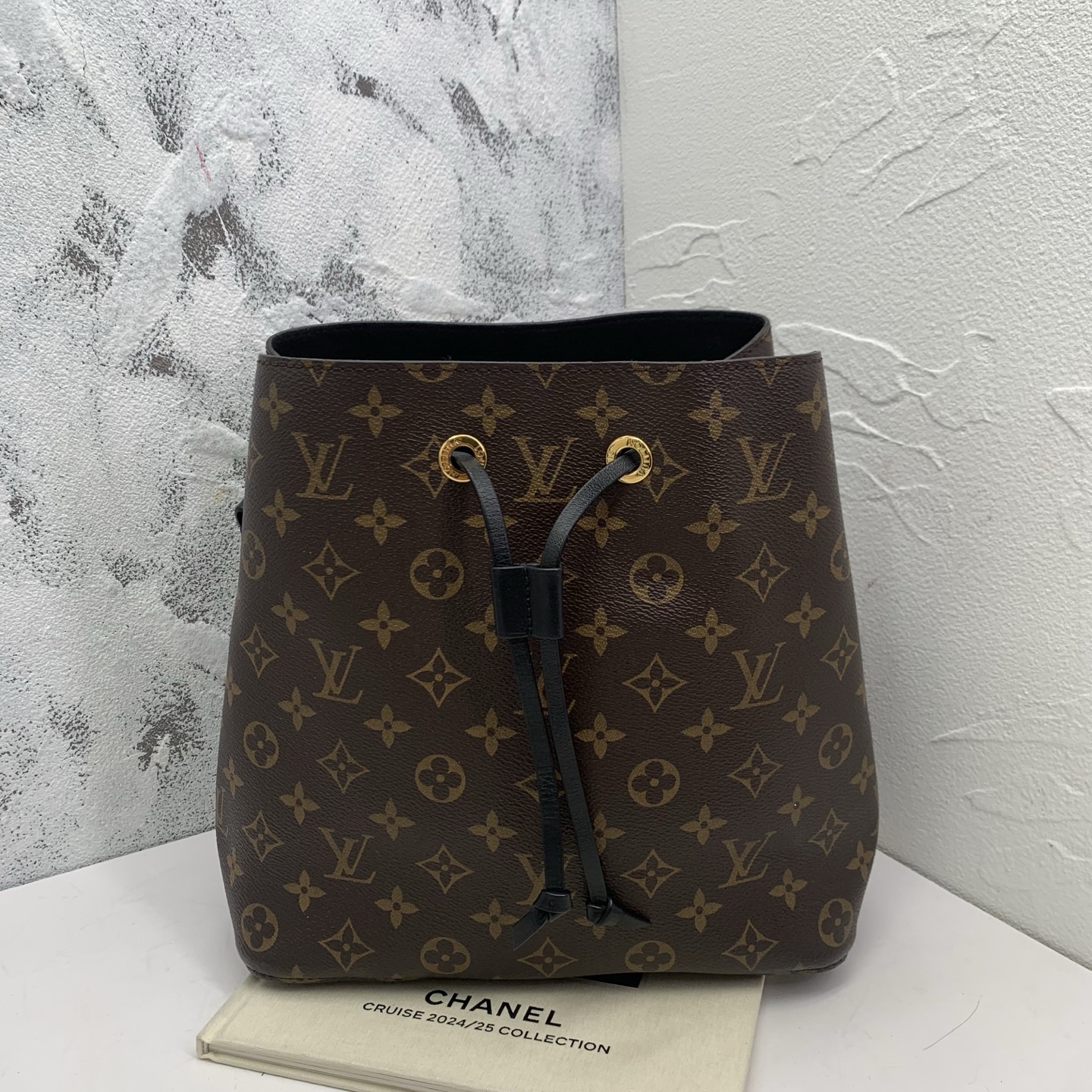 99新 LouisVuitton/路易威登 女士经典黑色水桶单肩斜挎二奢包包