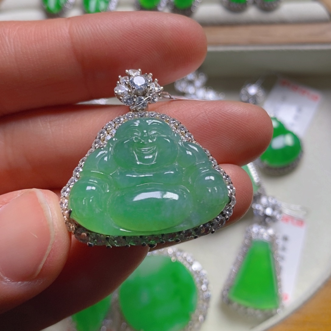 翡翠颈饰银S925镶嵌佛公吊坠