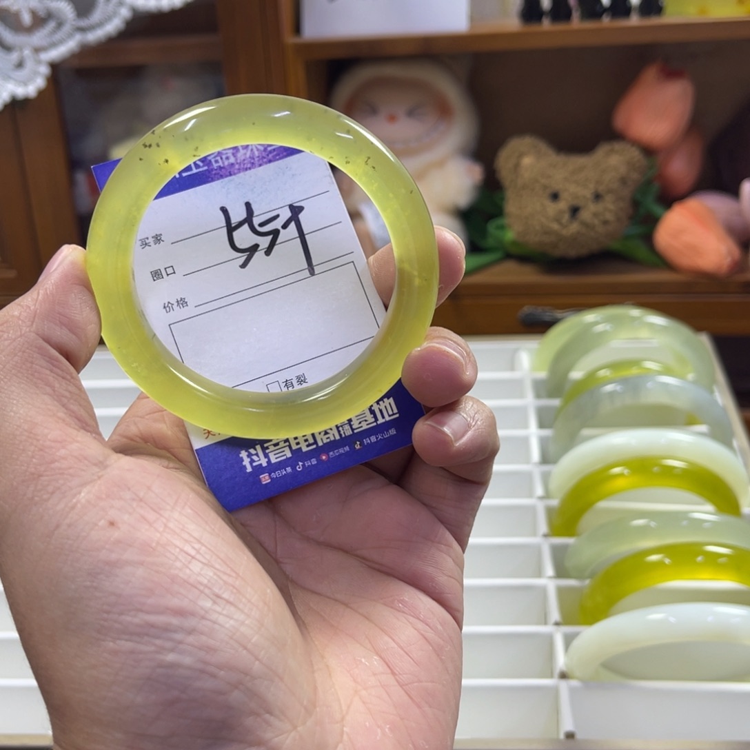 蛇纹石玉未镶嵌手镯300