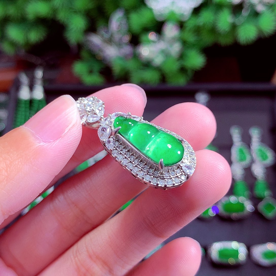 颈饰未镶嵌翡翠天然