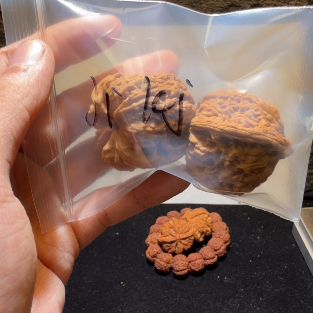 J***j吊坠文玩核桃南疆石