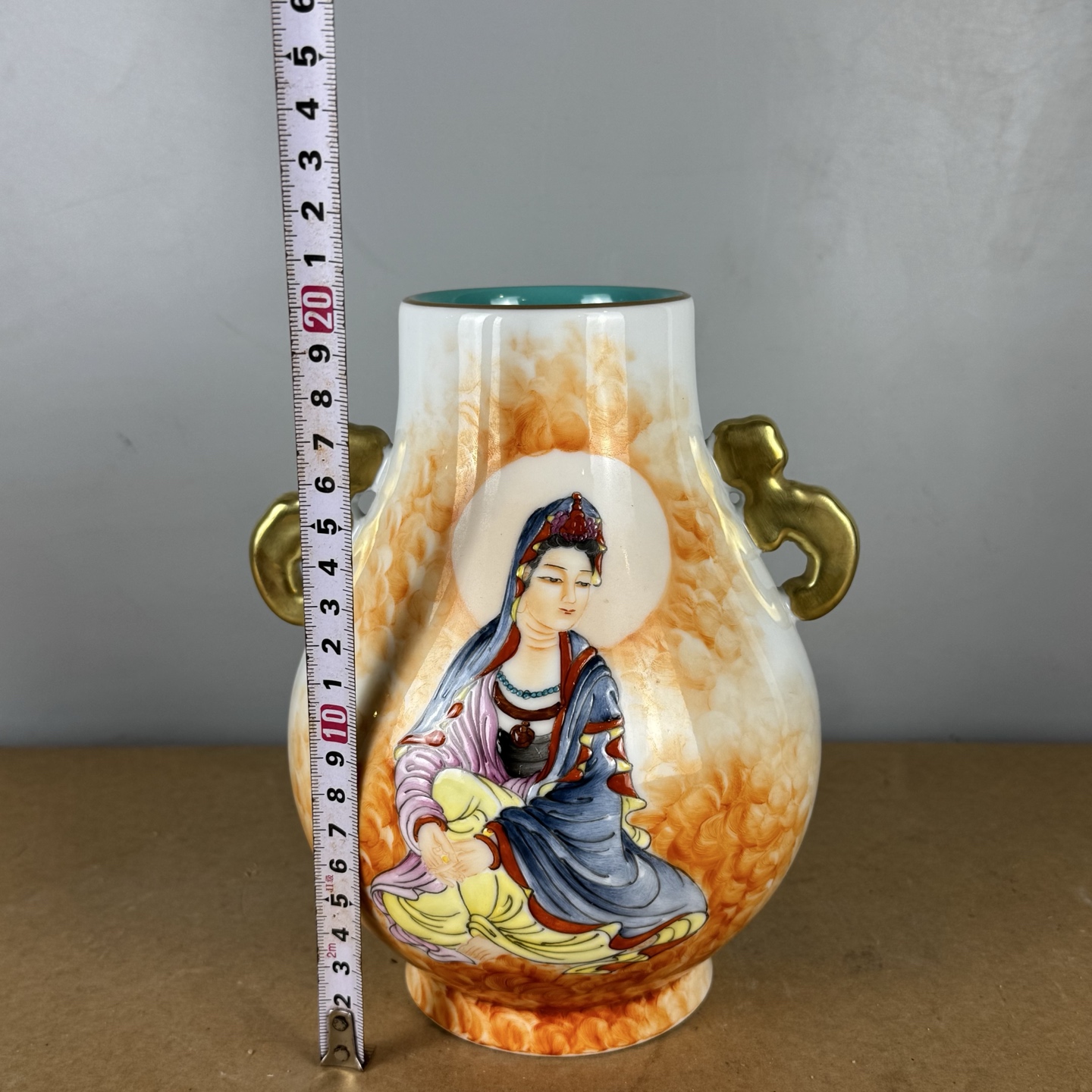 粉彩描金十八罗汉图双耳尊