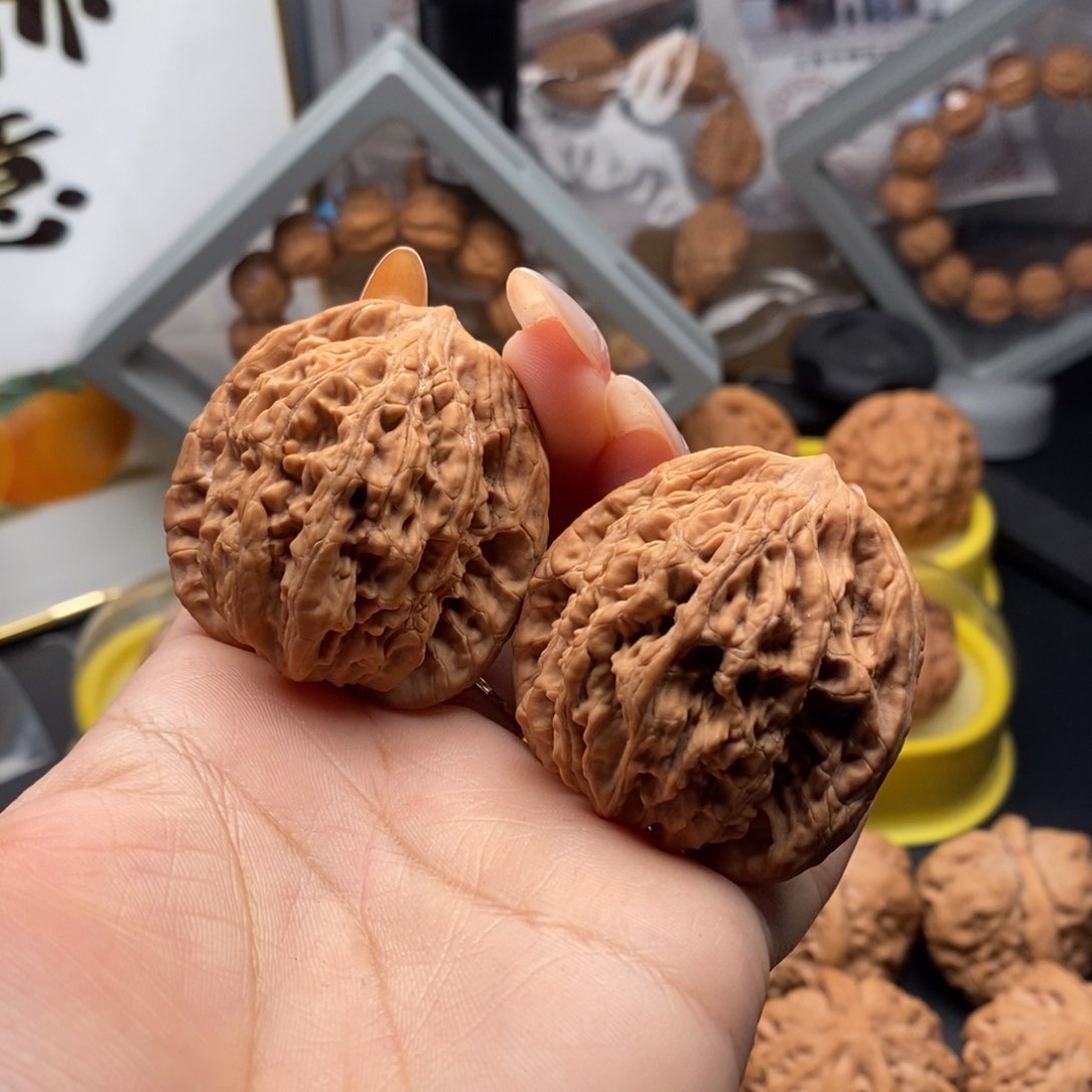文玩核桃把件麦穗虎头41