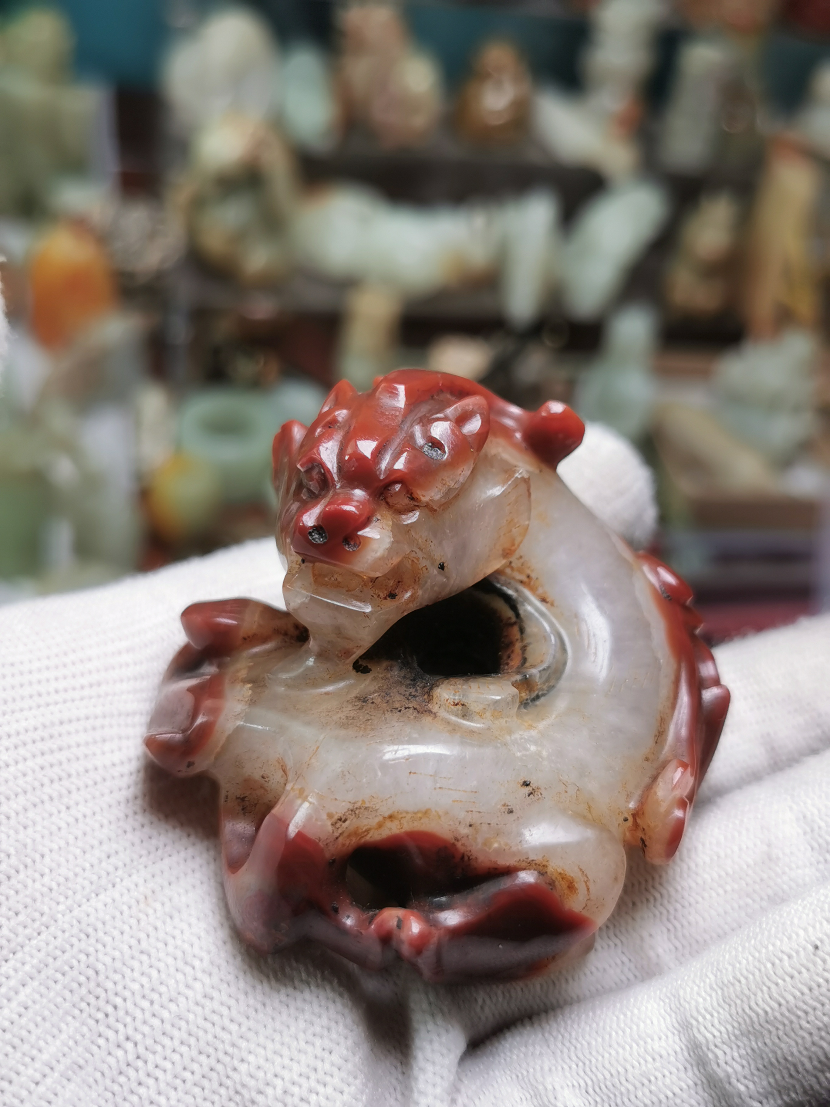 红稿玛瑙瑞兽把件摆件