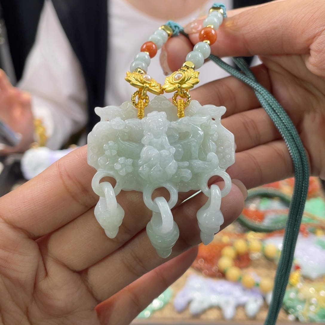 翡翠颈饰未镶嵌代编织