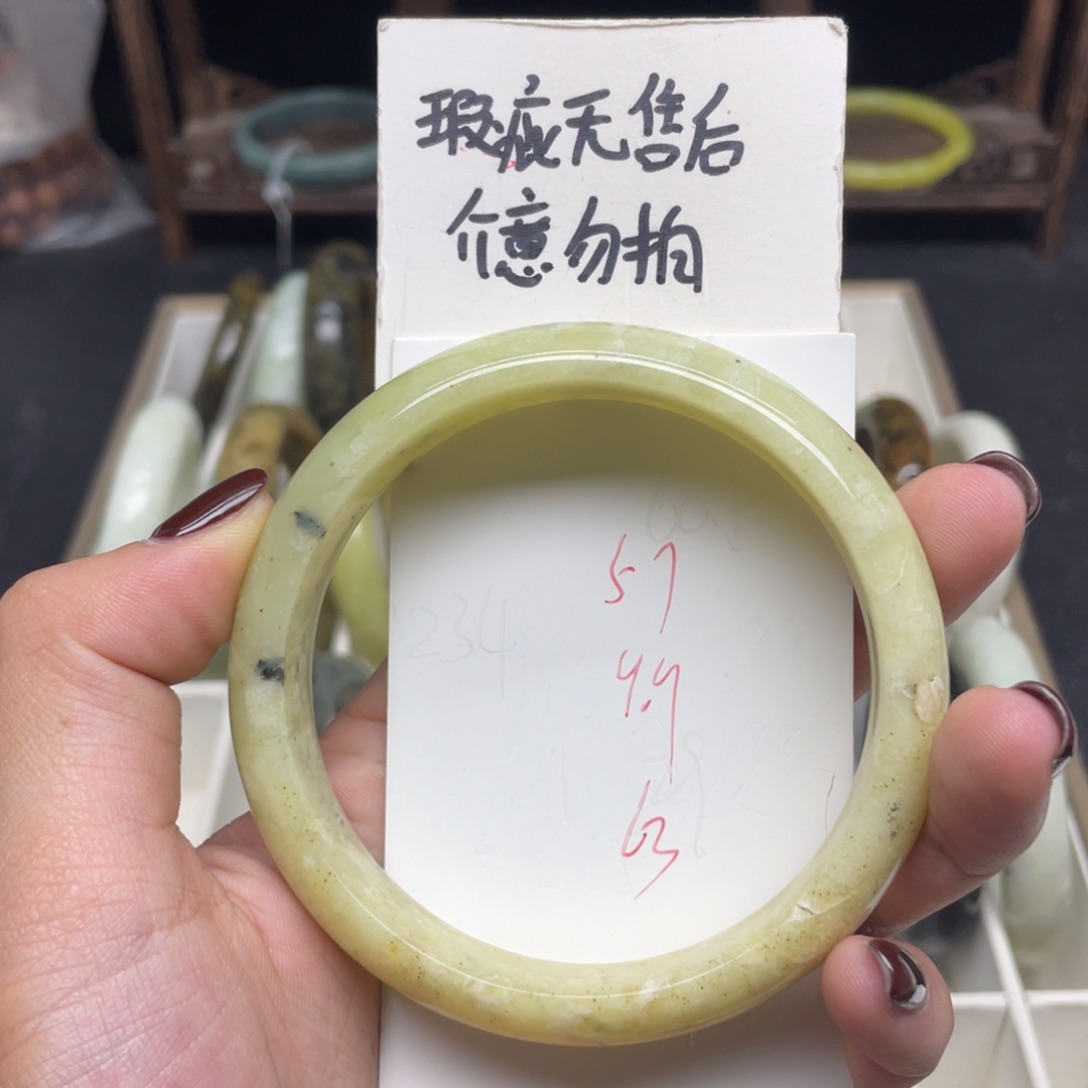 蛇纹石玉未镶嵌手镯