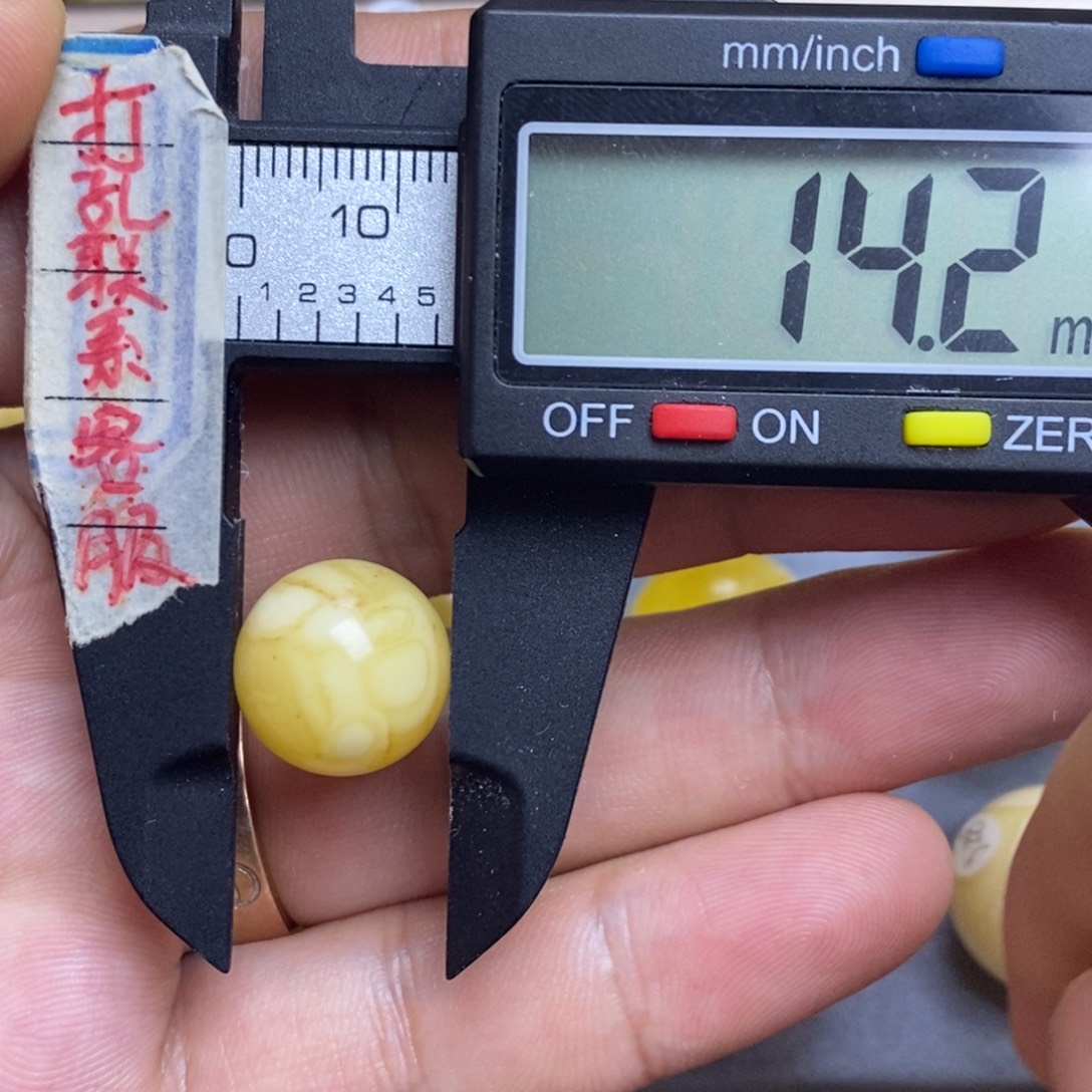 裸石蜜蜡未镶嵌14.2瑕疵圆珠默认直发