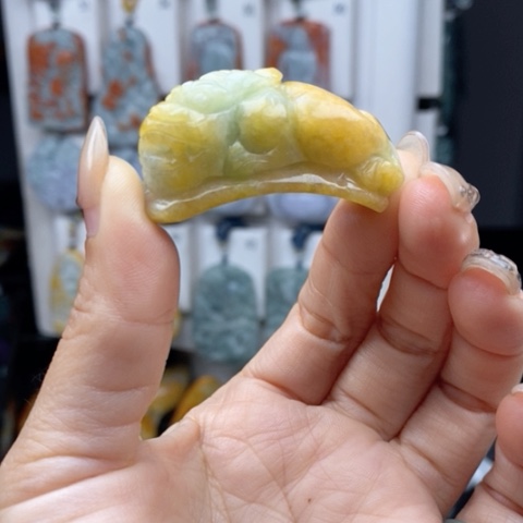 翡翠颈饰未镶嵌翡翠