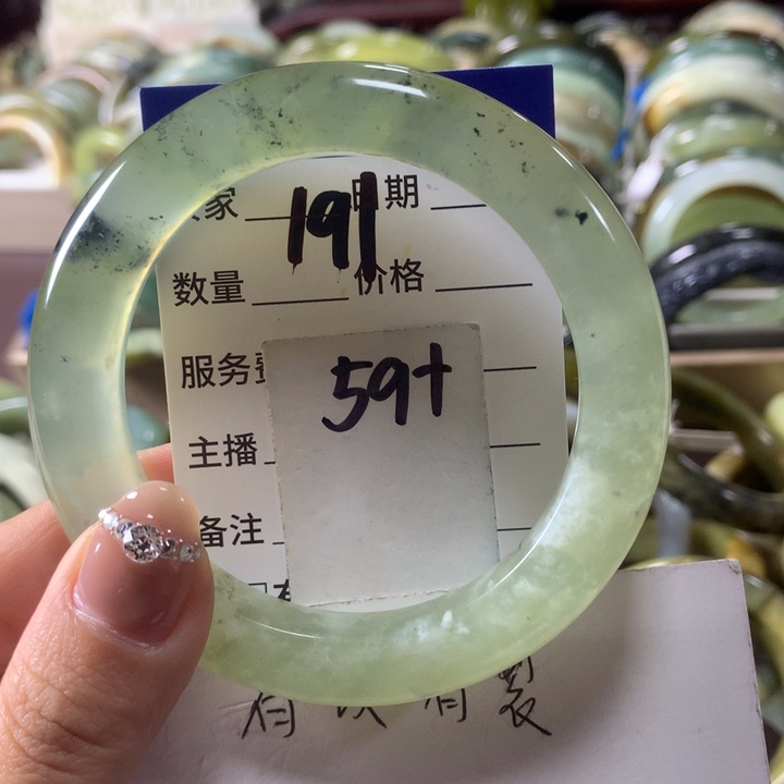 蛇纹石玉未镶嵌手镯191