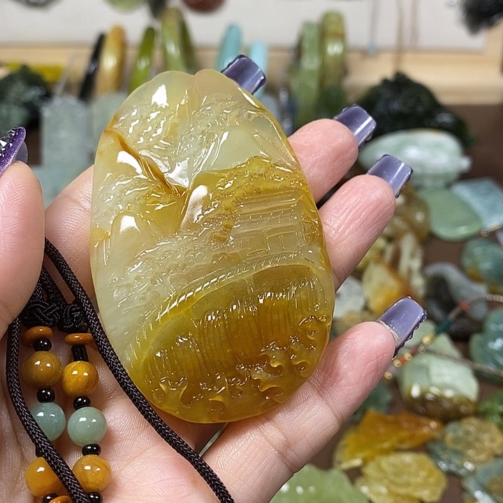 蛇纹石玉吊坠未镶嵌落**云