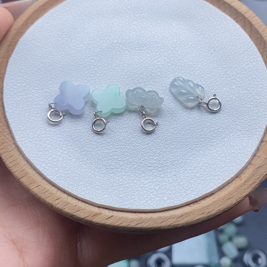 芒****翡翠未镶嵌颈饰你有