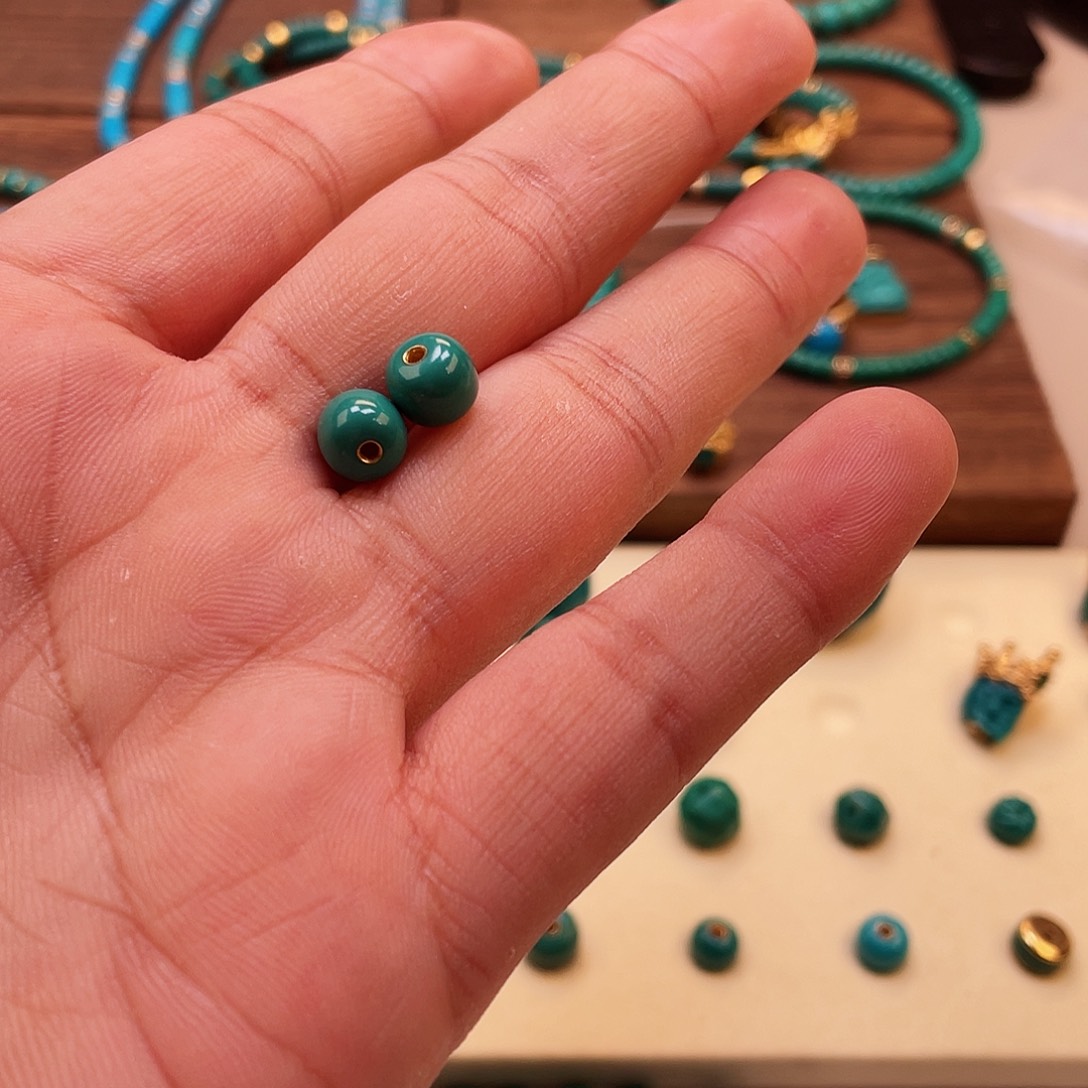 绿松石颈饰未镶嵌