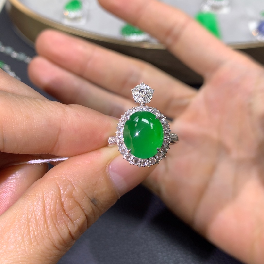 翡翠戒指18K金镶嵌翡翠