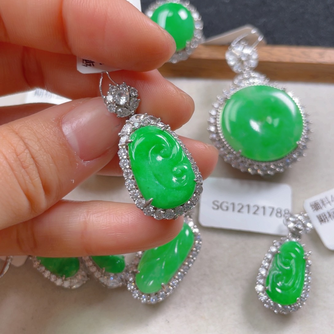 翡翠颈饰银S925镶嵌翡翠