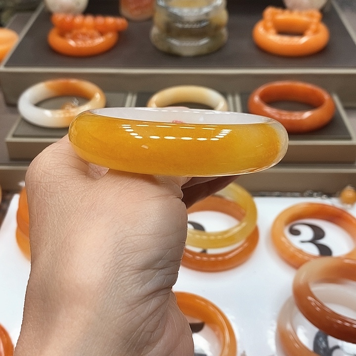 石英质玉（黄龙玉）未镶嵌手镯嗯*