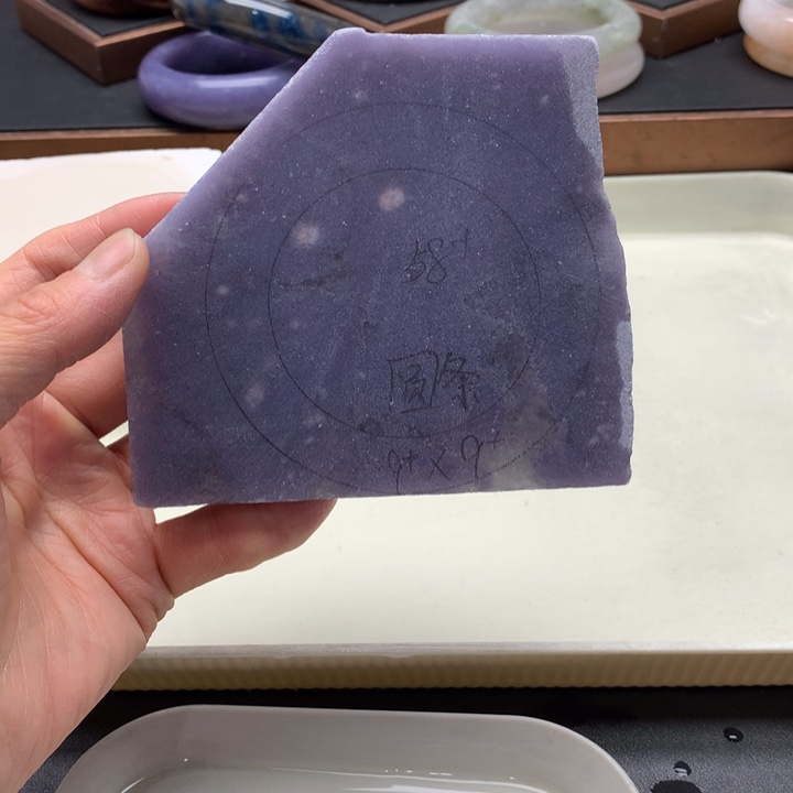 俏***俏石英岩玉未镶嵌手镯