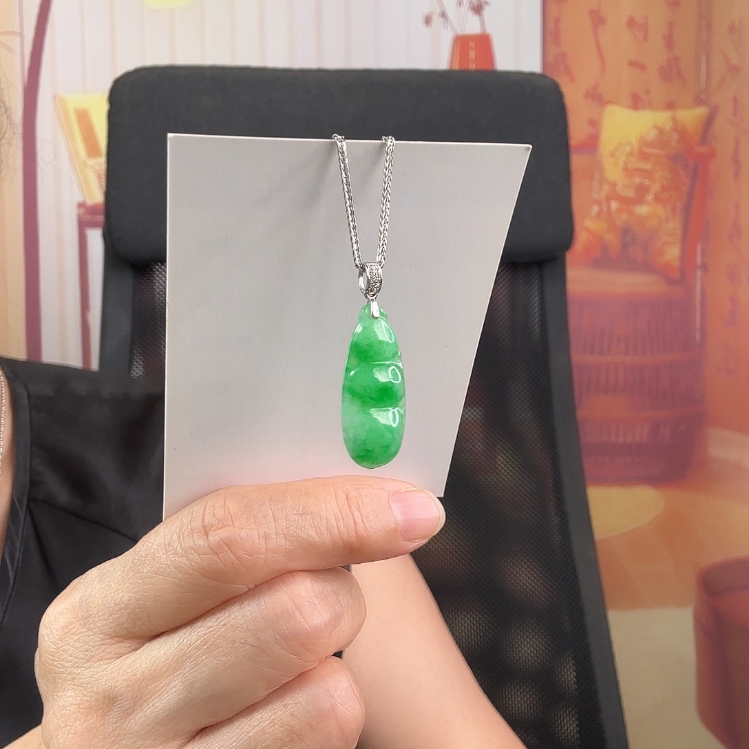 翡翠18K金镶嵌吊坠(赠链)