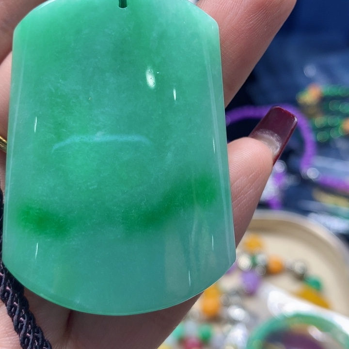 翡翠颈饰未镶嵌吊坠