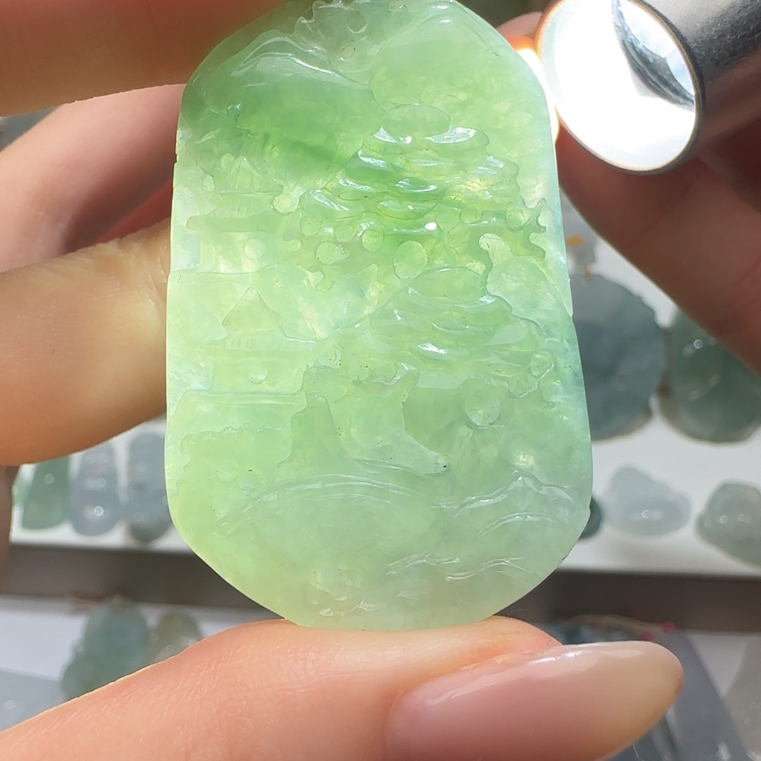 翡翠未镶嵌颈饰天然缅甸翡翠山水