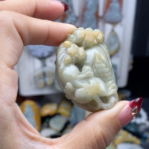 翡翠颈饰未镶嵌翡翠