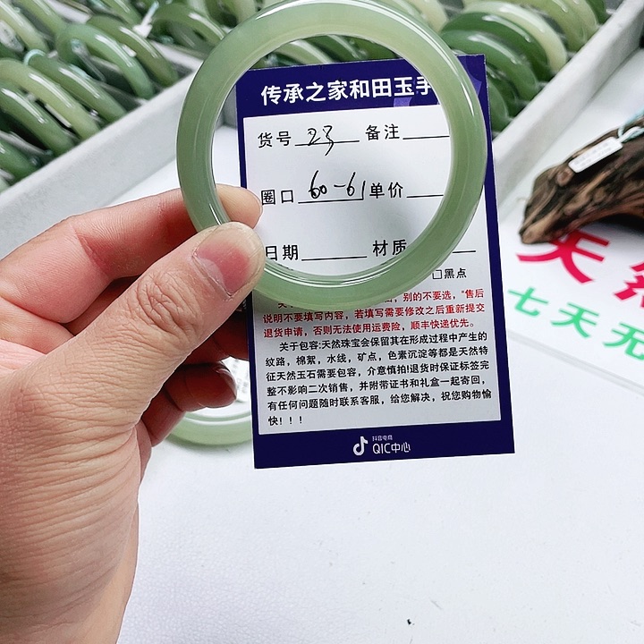 和田玉手镯未镶嵌婉*吖