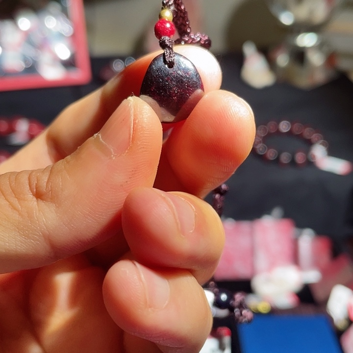 天然辰砂乌沙全透吊坠