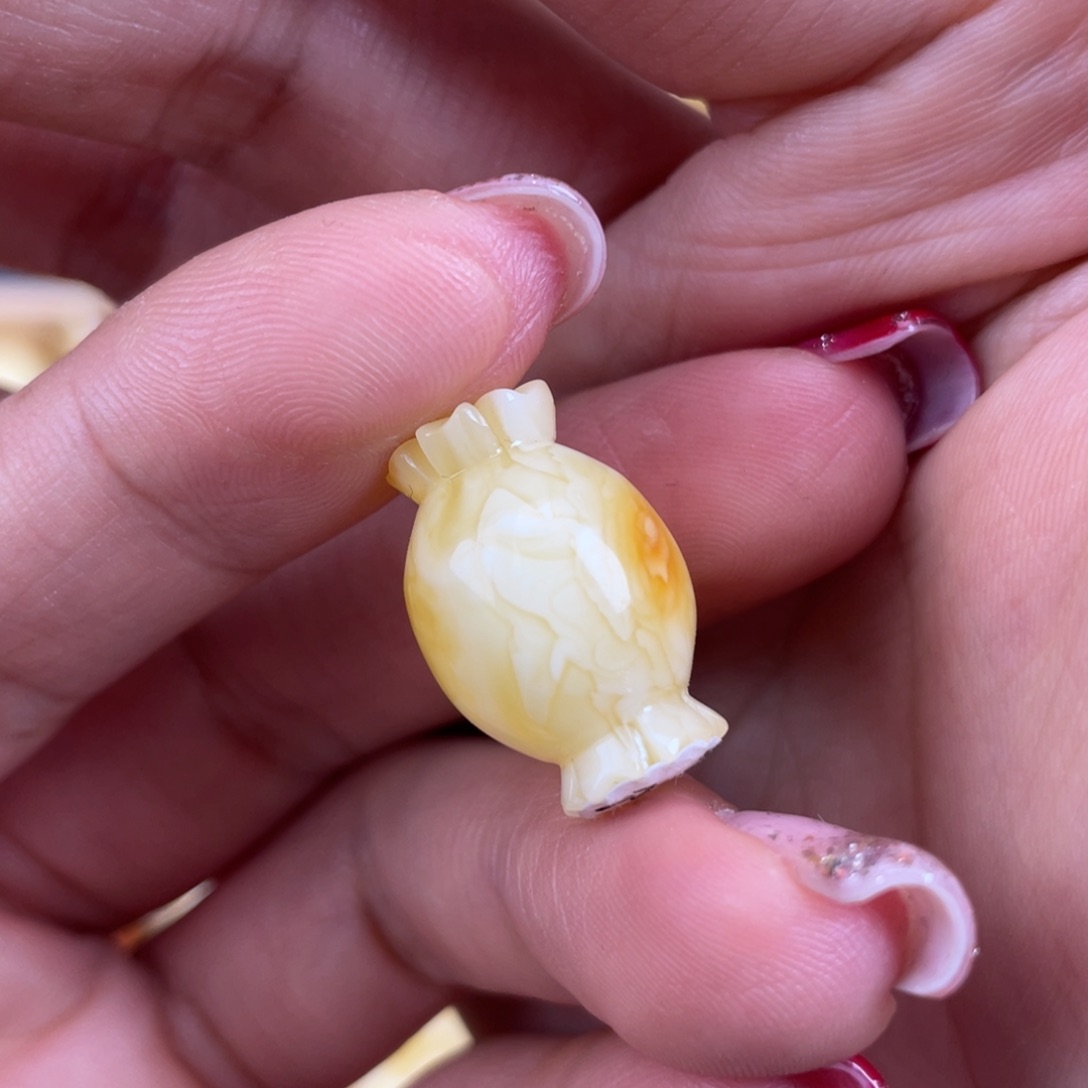 琥珀裸石未镶嵌蜜蜡
